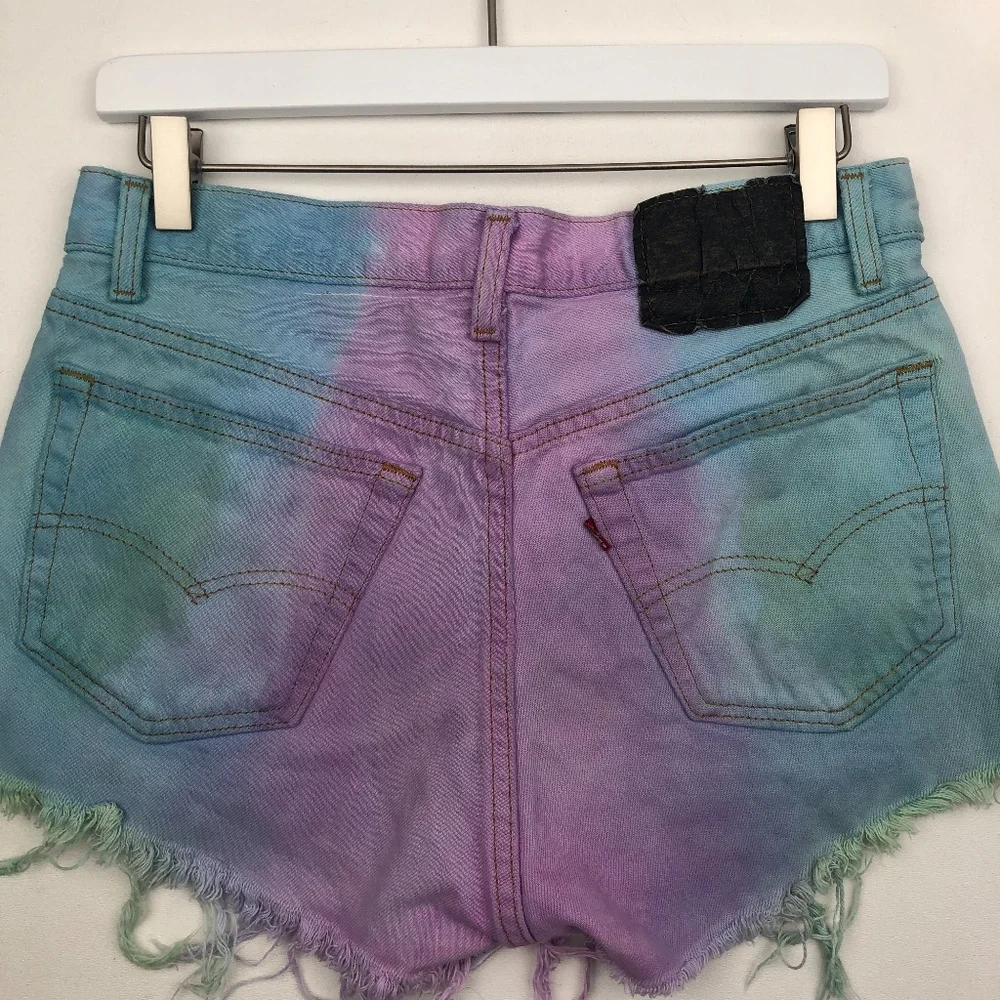 RP4LF Levi's tie dye cutoff jean shorts - Picture 2 of 6